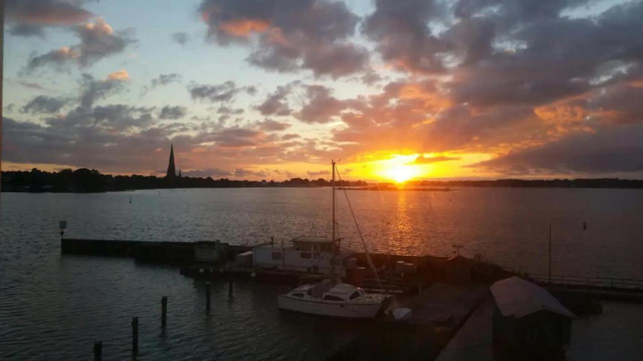 Ferienwohnung Schleiloge Mit Panoramablick Auf Die Schlei Schleswig Ngoại thất bức ảnh